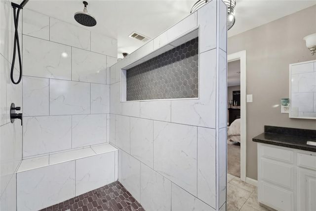 915 S 13th Street, Nederland, TX 77627