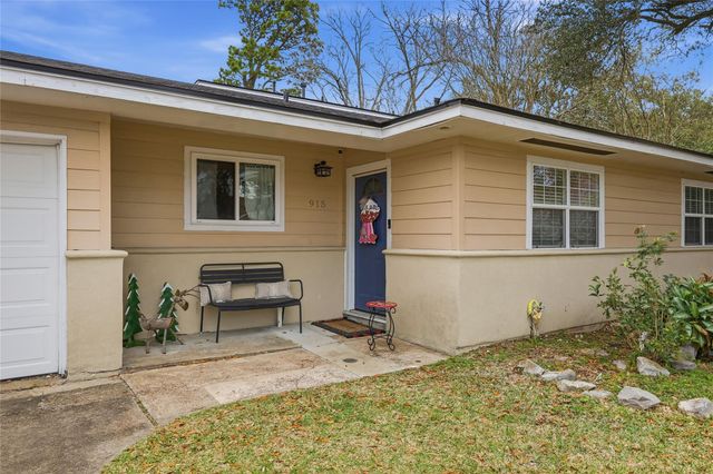 915 S 13th Street, Nederland, TX 77627