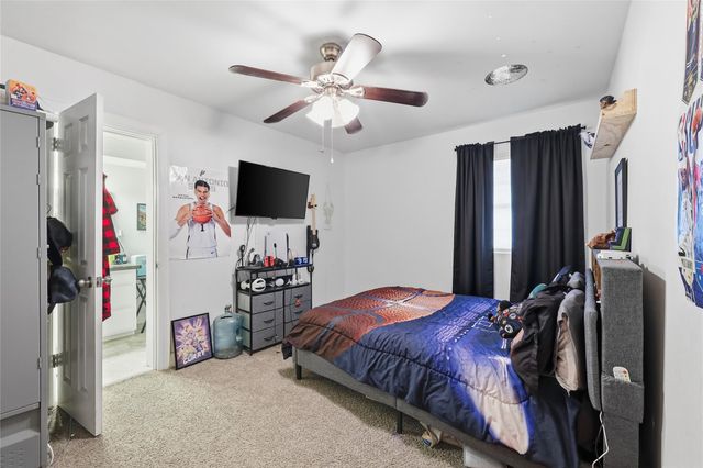 915 S 13th Street, Nederland, TX 77627