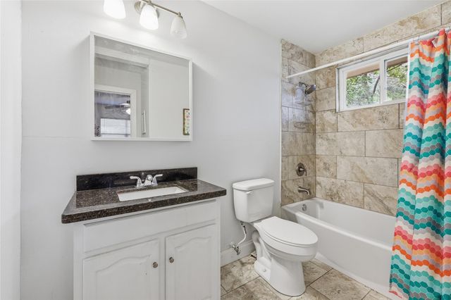 915 S 13th Street, Nederland, TX 77627