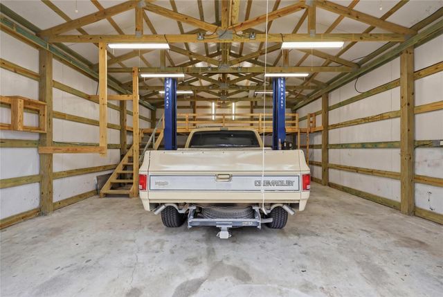 915 S 13th Street, Nederland, TX 77627