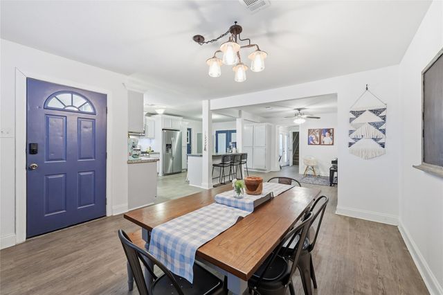 915 S 13th Street, Nederland, TX 77627