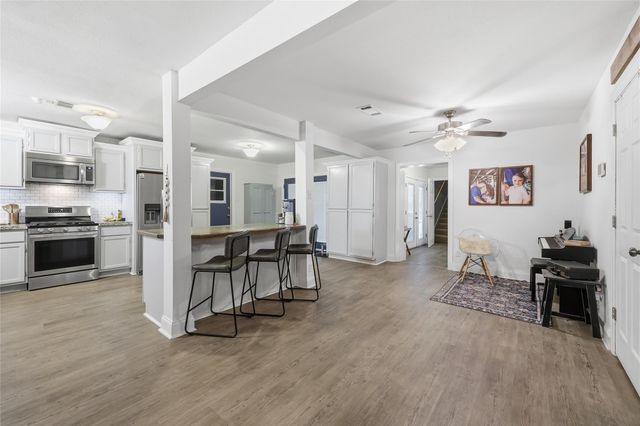 915 S 13th Street, Nederland, TX 77627