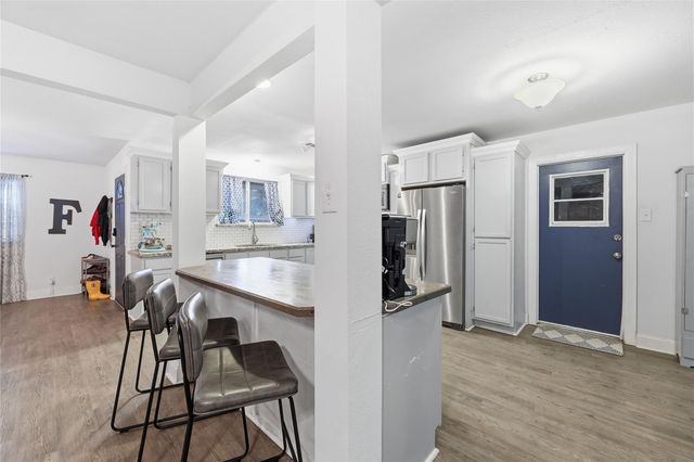 915 S 13th Street, Nederland, TX 77627