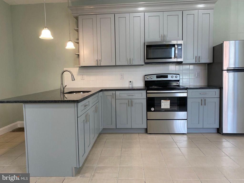 646 PIERCE ST, PHILADELPHIA, PA 19148 — photo 2