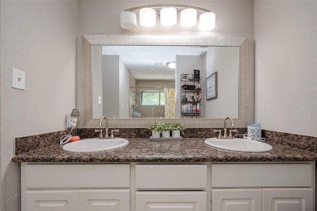 8619 Quail Burg Lane, Houston, TX 77489