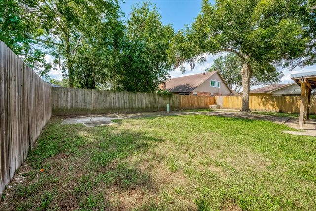 8619 Quail Burg Lane, Houston, TX 77489