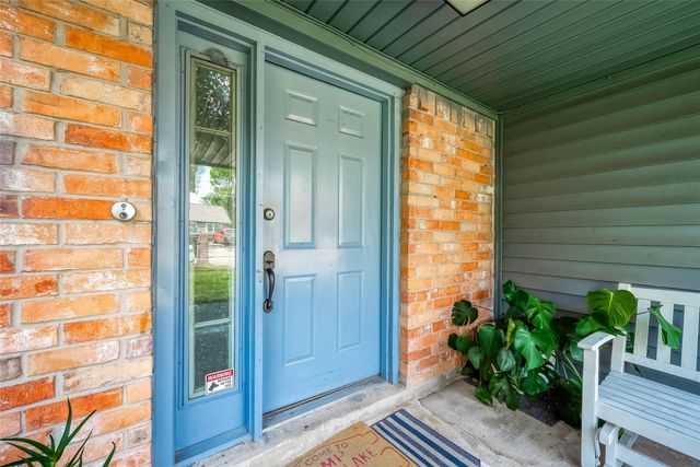 8619 Quail Burg Lane, Houston, TX 77489