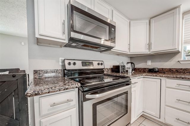 8619 Quail Burg Lane, Houston, TX 77489