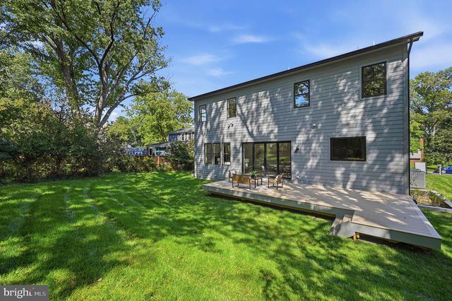 906 HILLCREST DR SW, Vienna, VA 22180