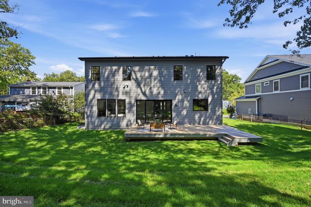 906 HILLCREST DR SW, Vienna, VA 22180