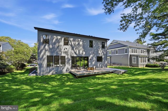 906 HILLCREST DR SW, Vienna, VA 22180