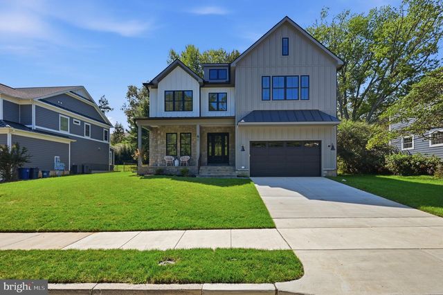906 HILLCREST DR SW, Vienna, VA 22180