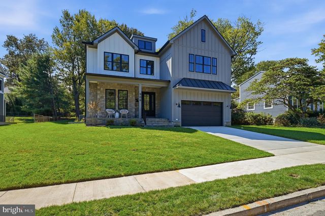 906 HILLCREST DR SW, Vienna, VA 22180