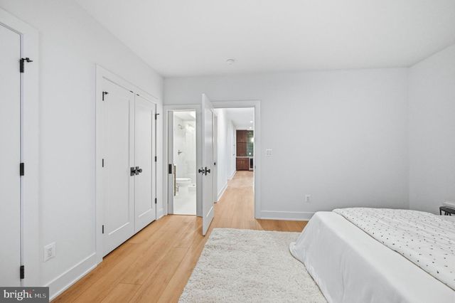 906 HILLCREST DR SW, Vienna, VA 22180