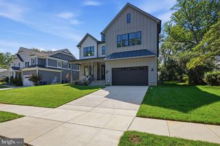 906 HILLCREST DR SW, Vienna, VA 22180