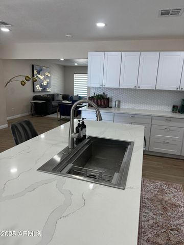 3209 E MARILYN Road, Phoenix, AZ 85032