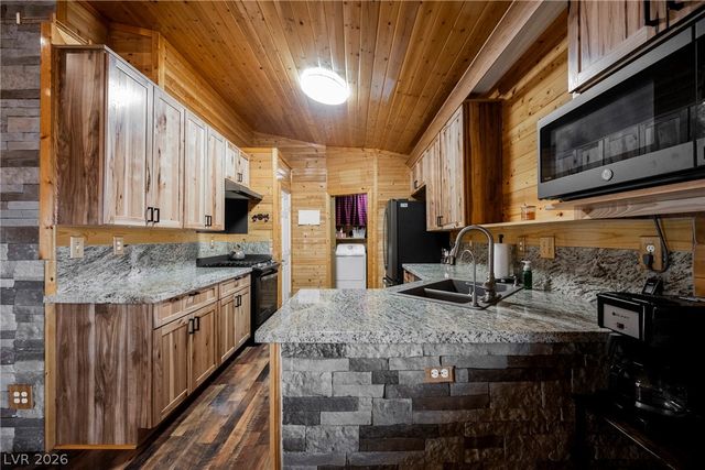 3021 Robincrest Court, North Las Vegas, NV 89031