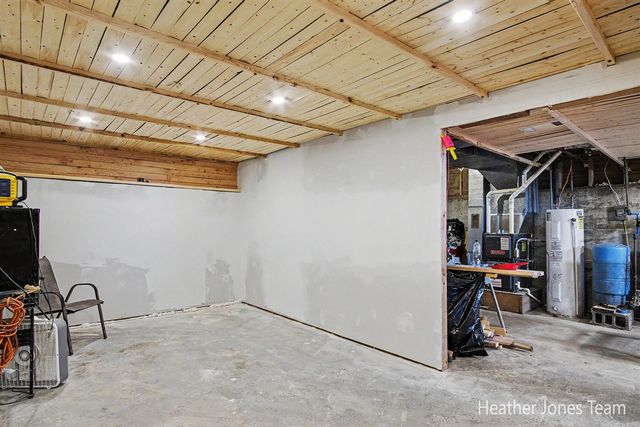 8038 N Greenville Road, Lakeview, MI 48850