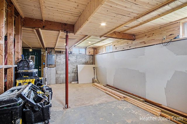 8038 N Greenville Road, Lakeview, MI 48850