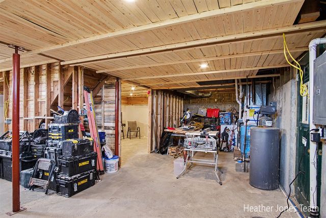 8038 N Greenville Road, Lakeview, MI 48850