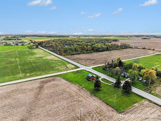 8038 N Greenville Road, Lakeview, MI 48850