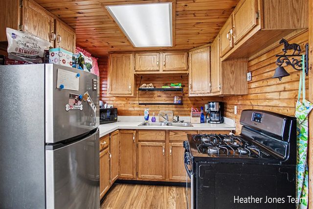 8038 N Greenville Road, Lakeview, MI 48850