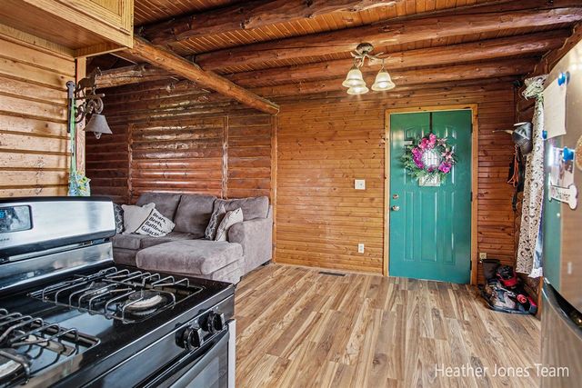 8038 N Greenville Road, Lakeview, MI 48850