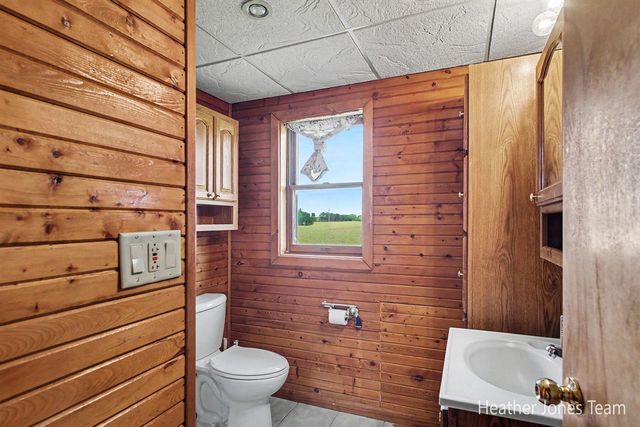 8038 N Greenville Road, Lakeview, MI 48850