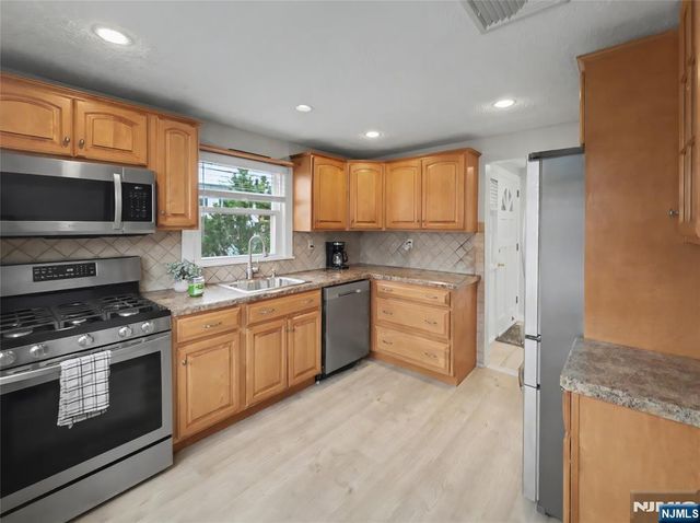 17 George Road, Emerson, NJ 07630