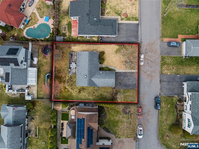 17 George Road, Emerson, NJ 07630