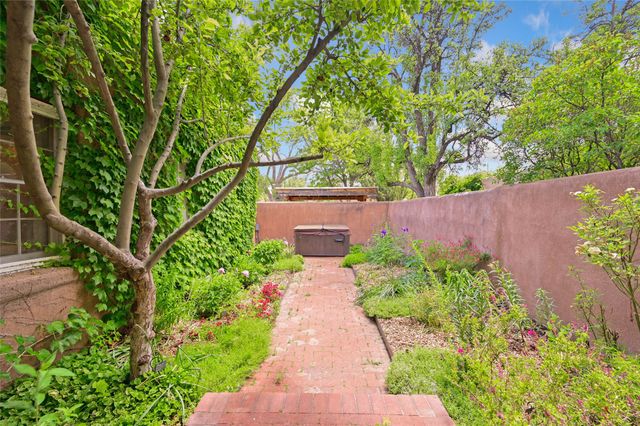 513 Plaza Balentine, Santa Fe, NM 87501