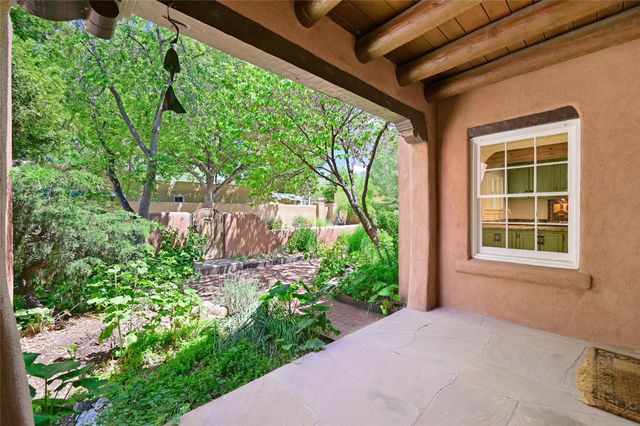513 Plaza Balentine, Santa Fe, NM 87501