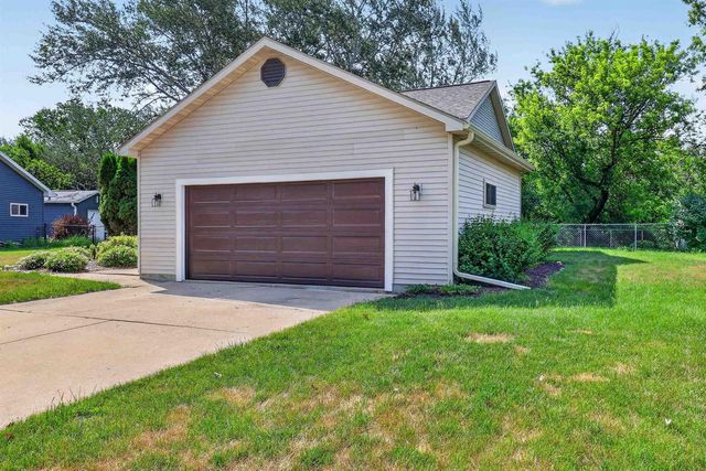 753 Walker Way, Edgerton, WI 53534