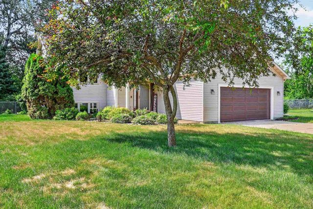 753 Walker Way, Edgerton, WI 53534