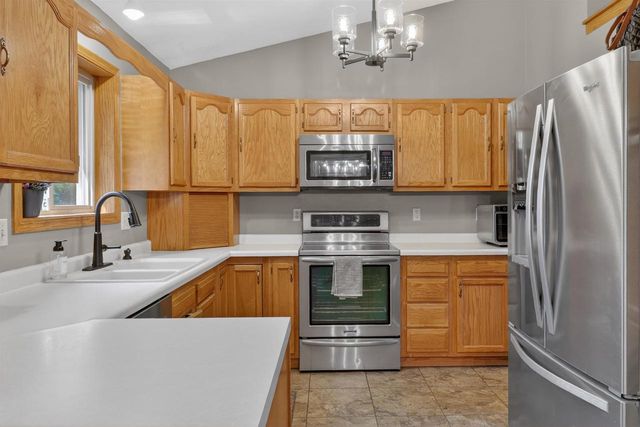 753 Walker Way, Edgerton, WI 53534