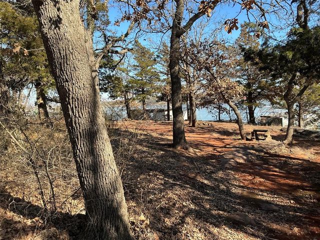24 W Shore Drive, Edmond, OK 73007