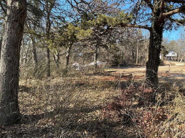 24 W Shore Drive, Edmond, OK 73007
