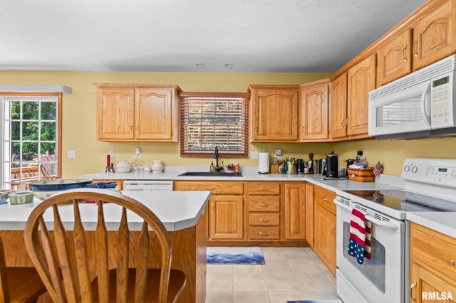 3908 Thackeray Drive, Springfield, IL 62711