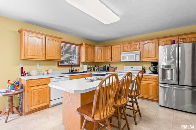 3908 Thackeray Drive, Springfield, IL 62711