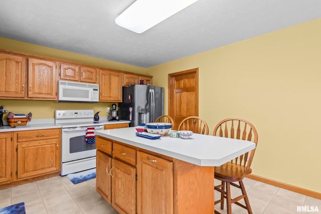 3908 Thackeray Drive, Springfield, IL 62711