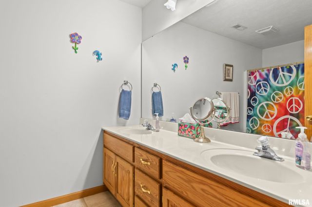 3908 Thackeray Drive, Springfield, IL 62711