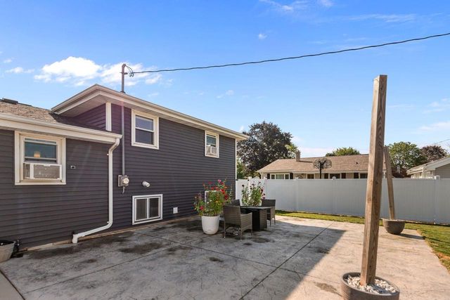 1158 LORETTA AVENUE, Menasha, WI 54952