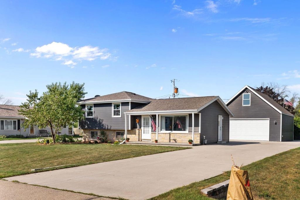 1158 LORETTA AVENUE, Menasha, WI 54952