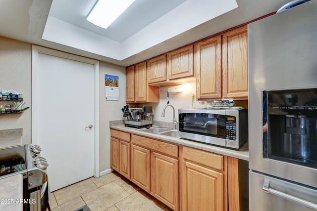 4727 W NORTHVIEW Avenue, Glendale, AZ 85301