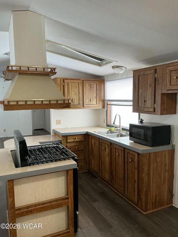 32 Lakeside Drive, Lima, OH 45804