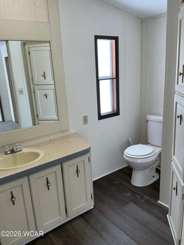 32 Lakeside Drive, Lima, OH 45804