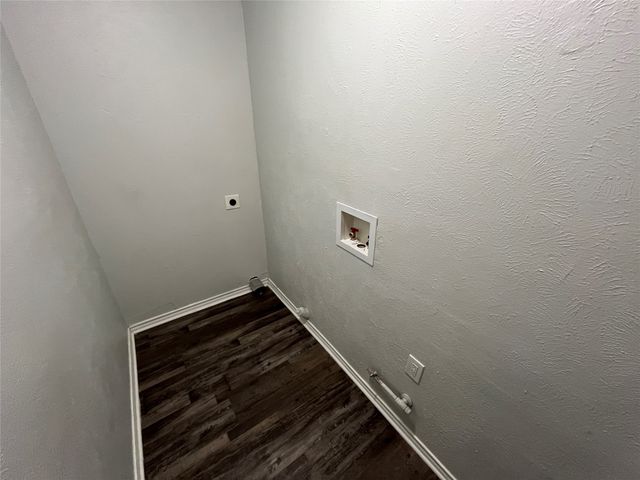 1841 S Perry Road, Carrollton, TX 75006