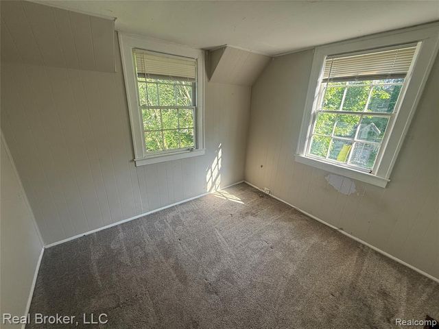 958 N Chevrolet Avenue, Flint, MI 48504