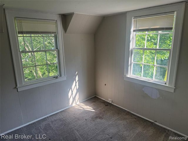 958 N Chevrolet Avenue, Flint, MI 48504